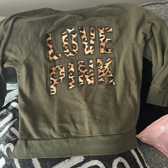 Pink sweater - Picture 1 of 3